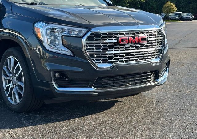 Used 2022 GMC Terrain Denali AWD/4WD image 2
