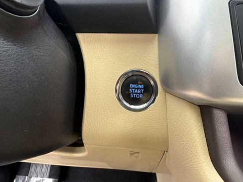 Used 2019 Toyota Highlander Limited AWD/4WD image 19