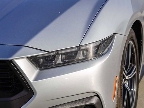 Used 2025 Ford Mustang Premium RWD image 5