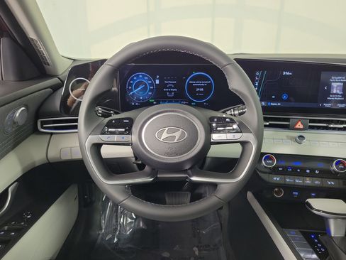 New 2025 Hyundai Elantra Limited image 11