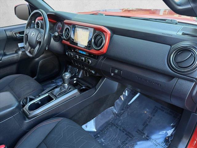Used 2017 Toyota Tacoma TRD Off-Road w/ Premium & Technology Package AWD/4WD image 23