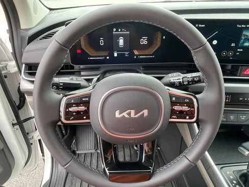 New 2026 Kia Carnival FWD image 13