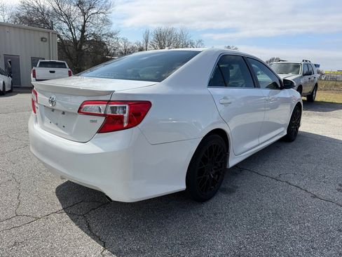 Used 2014 Toyota Camry SE image 7