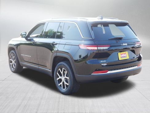Used 2025 Jeep Grand Cherokee Limited w/ Trailer Tow Package AWD/4WD image 5