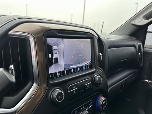Used 2022 Chevrolet Silverado 1500 High Country w/ Technology Package AWD/4WD image 29