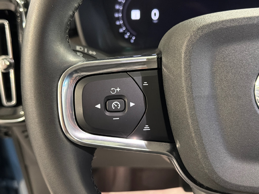Certified 2024 Volvo XC40 B5 Plus w/ Protection Package Premier AWD/4WD image 13