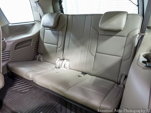 Used 2017 GMC Yukon SLT w/ Premium Edition image 12