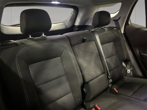 Used 2024 GMC Terrain SLE image 18