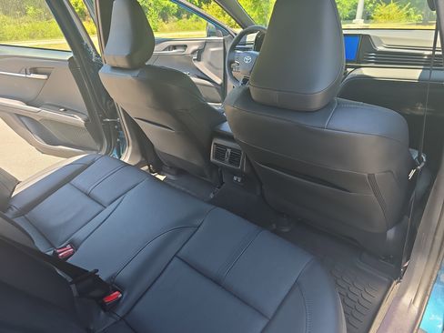 Used 2025 Toyota Camry XSE FWD image 11