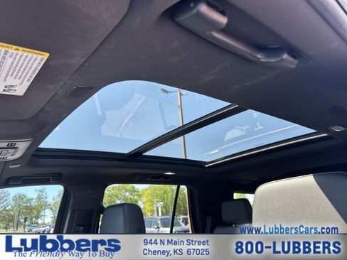 Used 2022 Chevrolet Tahoe Z71 w/ Luxury Package image 20