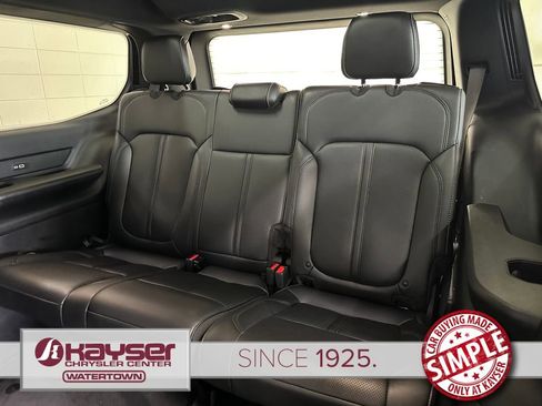 Used 2024 Jeep Wagoneer 4WD w/ Premium Group I image 40