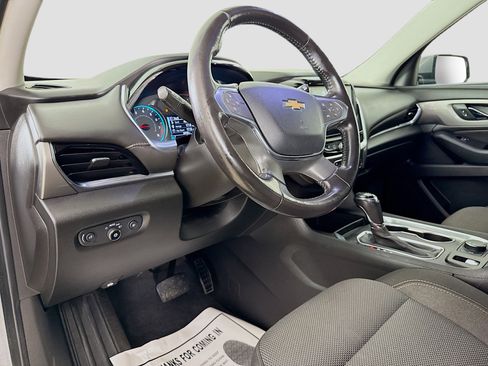Used 2019 Chevrolet Traverse LT FWD image 9