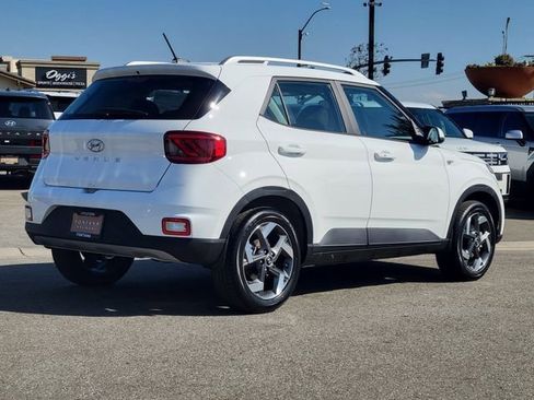 New 2026 Hyundai Venue SEL image 2