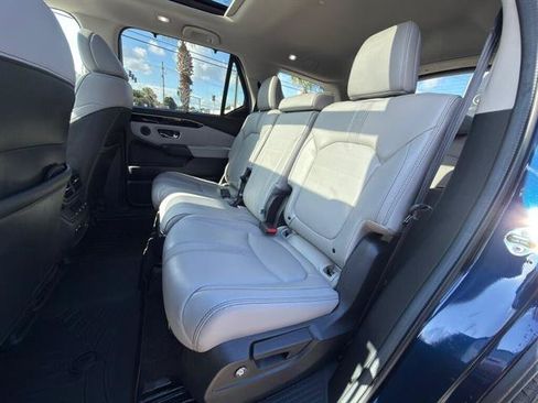 Used 2024 Honda Pilot Touring image 10