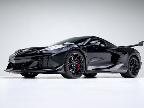 Used 2026 Chevrolet Corvette ZR1 w/ ZR1 Carbon Fiber Aero Package image 8