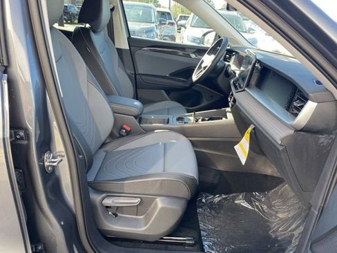 New 2025 Volkswagen Tiguan SE image 47