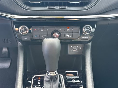 New 2026 Jeep Compass Latitude AWD/4WD image 12