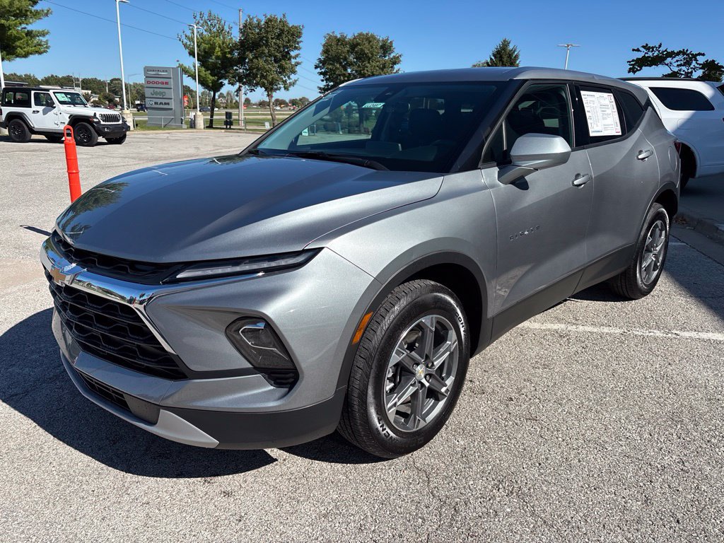 Used 2025 Chevrolet Blazer LT FWD image 7