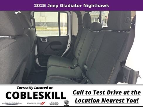 Used 2025 Jeep Gladiator Sport AWD/4WD image 8