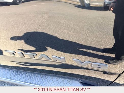 Used 2019 Nissan Titan SV w/ SV Convenience Package image 10