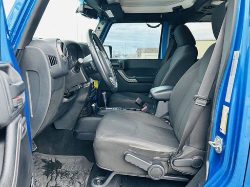 Used 2016 Jeep Wrangler Unlimited Sport image 3