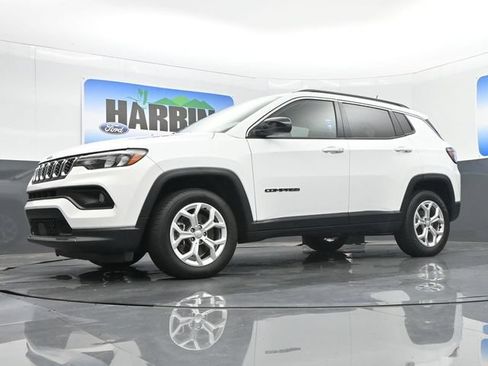 Used 2024 Jeep Compass Latitude AWD/4WD image 16