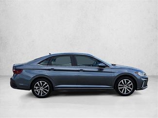 Used 2025 Volkswagen Jetta SE FWD video 4