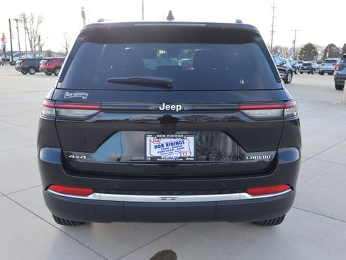 Used 2025 Jeep Grand Cherokee Laredo image 6