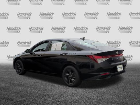 Used 2022 Hyundai Elantra SEL w/ Convenience Package FWD image 8