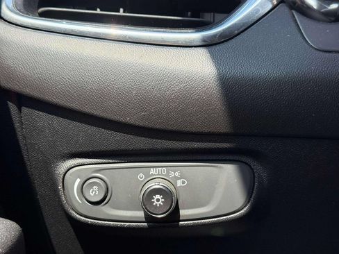 Used 2019 Chevrolet Equinox LT AWD/4WD image 16