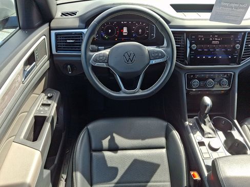 Certified 2022 Volkswagen Atlas Cross Sport SE w/ Black Wheel Package AWD/4WD image 11