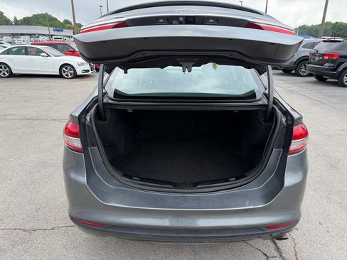 Used 2018 Ford Fusion SE w/ Equipment Group 201A FWD image 11