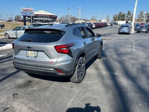 Used 2025 Chevrolet Trax RS w/ Driver Confidence Package image 3