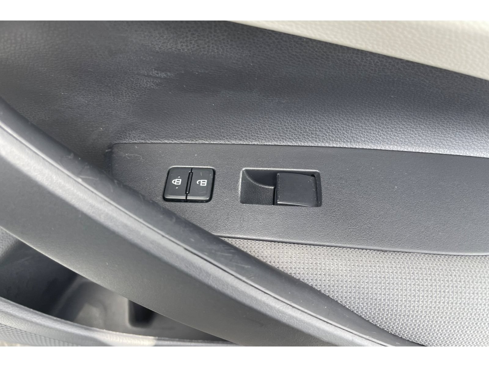 Used 2022 Toyota Corolla LE w/ Carpet Mat Package (TMS) FWD image 21