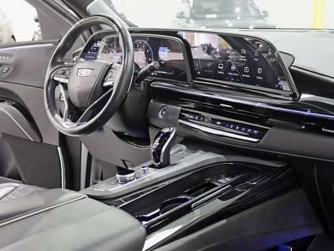 Used 2023 Cadillac Escalade ESV V w/ LPO, ONYX Package AWD/4WD image 40