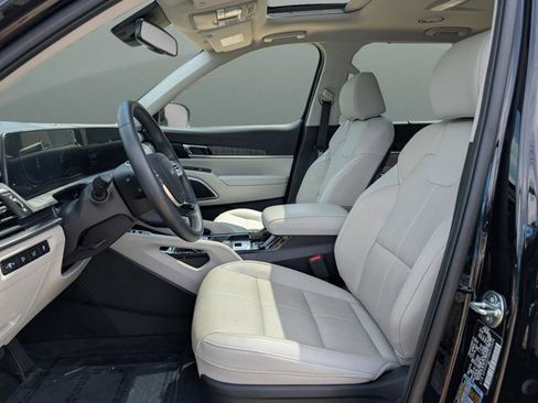 Used 2024 Kia Telluride EX w/ EX Captain's Chair Package image 18