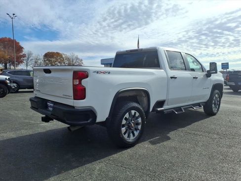 Used 2023 Chevrolet Silverado 2500 Custom w/ Custom Convenience Package image 3