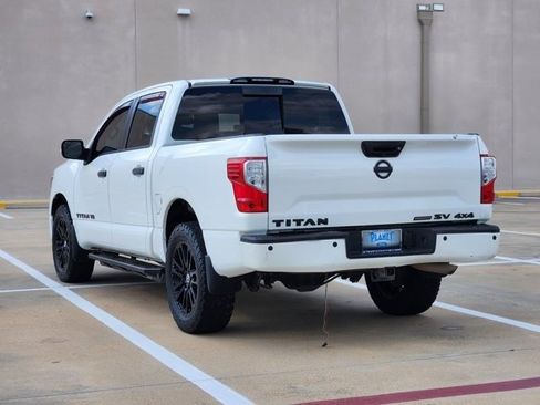 Used 2018 Nissan Titan SV w/ SV Convenience Package image 7