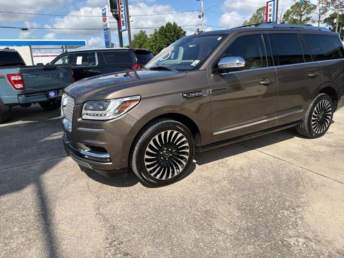 Used 2020 Lincoln Navigator Black Label w/ Cargo Convenience Package AWD/4WD image 3