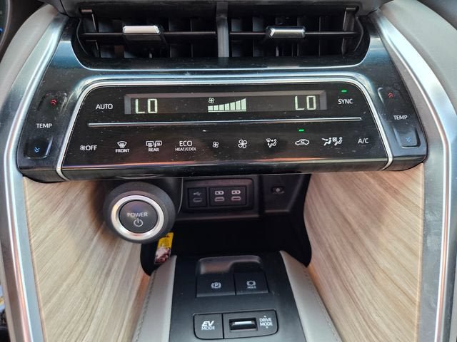Used 2024 Toyota Venza XLE AWD/4WD image 26