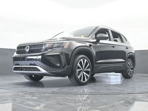 Used 2024 Volkswagen Taos SE image 56