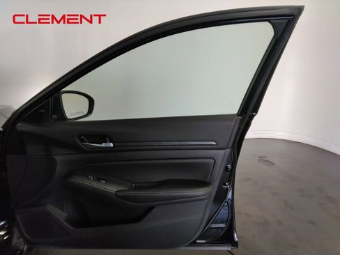 Used 2025 Nissan Altima 2.5 SV image 36