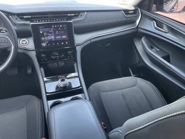Used 2023 Jeep Grand Cherokee Laredo AWD/4WD image 14