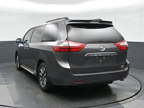 Used 2018 Toyota Sienna Limited image 5
