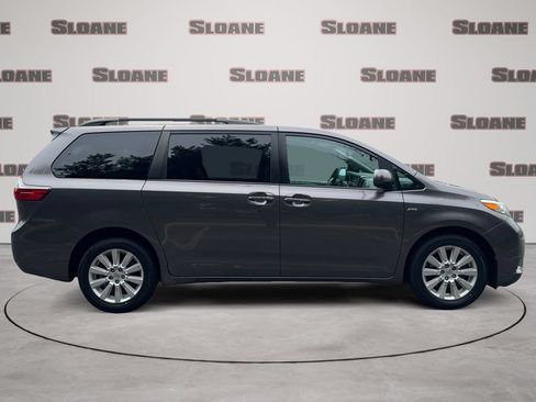 Used 2017 Toyota Sienna XLE Premium AWD/4WD image 6