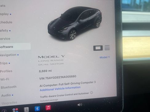 Used 2022 Tesla Model Y Long Range AWD/4WD image 2