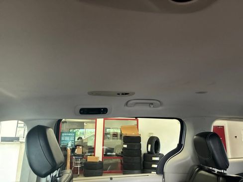 Certified 2024 Chrysler Pacifica Touring-L FWD image 23
