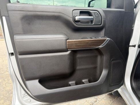 Used 2020 Chevrolet Silverado 1500 LT image 11