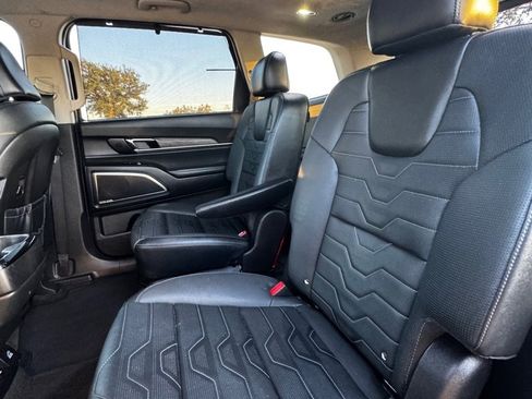 Used 2022 Kia Telluride SX w/ SX Prestige Package image 12