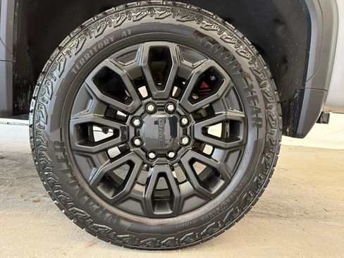 Used 2024 GMC Sierra 2500 AT4 w/ AT4 Preferred Package AWD/4WD image 9